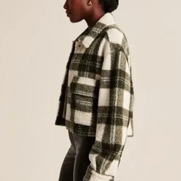 Abercrombie & Fitch Cropped Sherpa Shirt Jacket - Olive Plaid - Picture 4 of 8